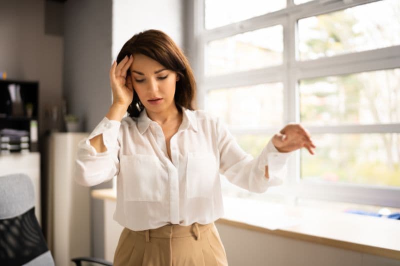 Chóng mặt là triệu chứng phổ biến của người bị tiền đình.