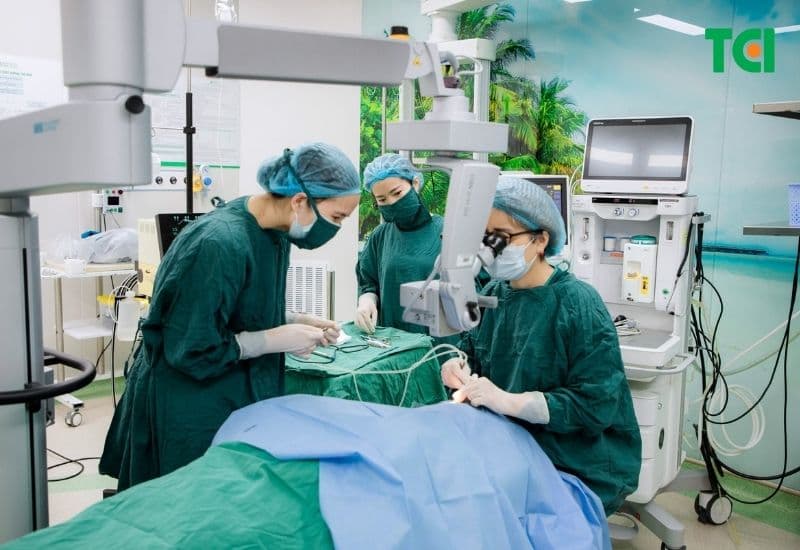 đục thủy tinh thể