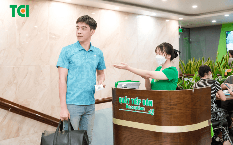 Khách hàng thăm khám Nam khoa tại Thu Cúc TCI