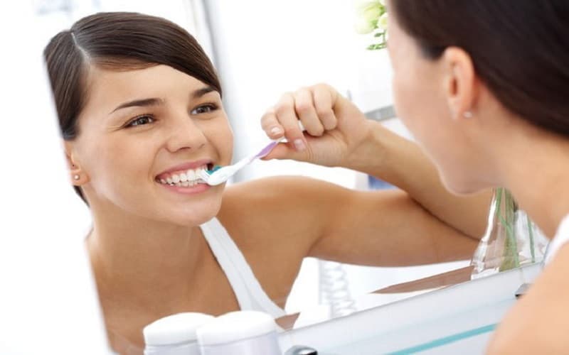 Vệ sinh răng miệng và ghi nhớ triệu chứng trước khi đến khám