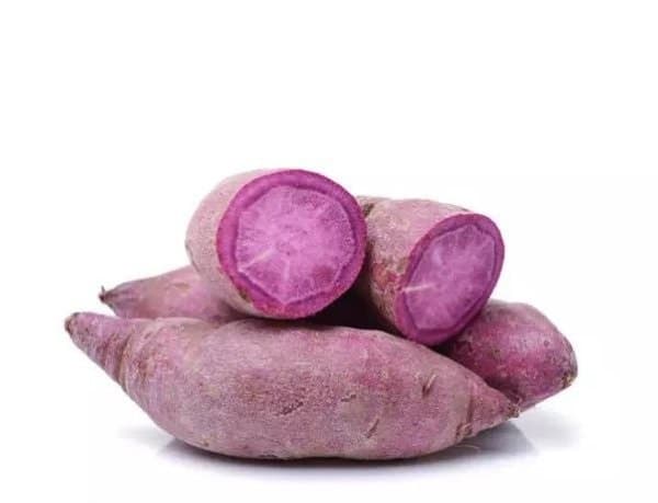 Một số đồ ăn vặt tốt cho bà bầu 3 tháng đầu có thể là khoai lang hoặc ngô luộc