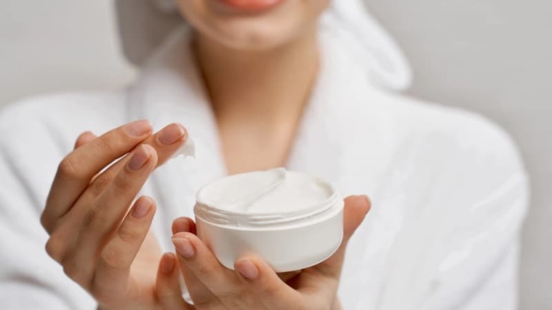 Nên dưỡng ẩm đầy đủ trong thời gian điều trị các bệnh da liễu