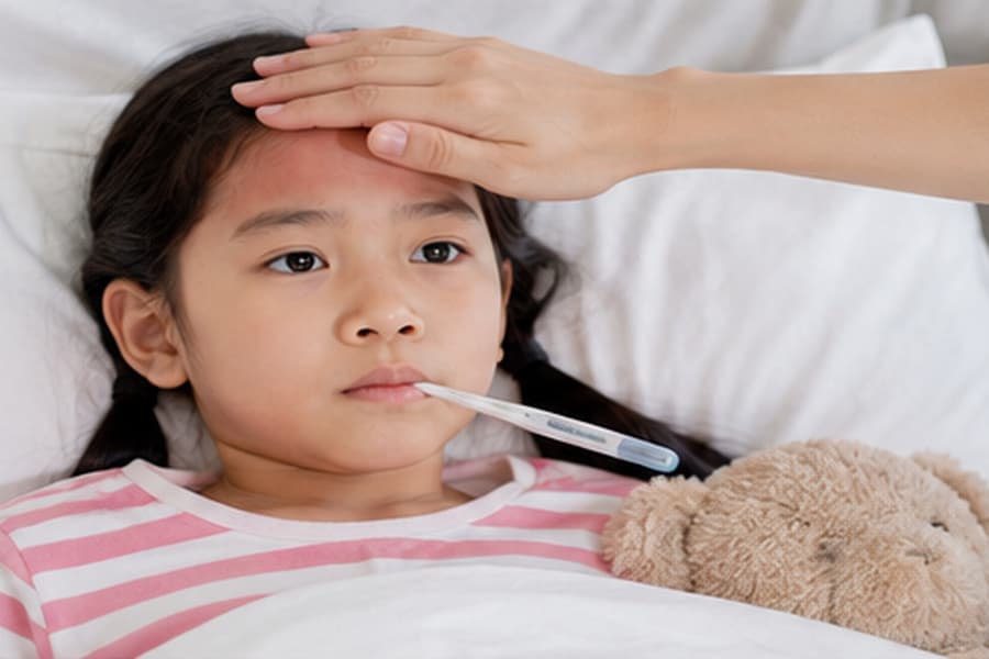 Đau họng sốt: Nguyên nhân, triệu chứng và xử lý