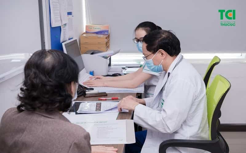 Người bệnh nên chuẩn bị đầy đủ thông tin sức khỏe và giấy tờ liên quan trước khi đi khám