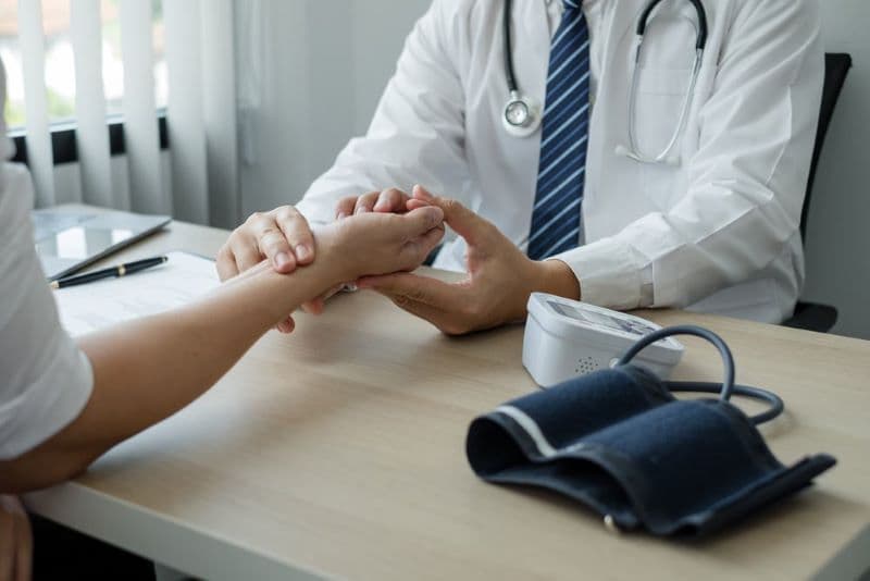 Người bệnh có thể cân nhắc đến phòng khám Y học cổ truyền khi xuất hiện các triệu chứng dai dẳng, cần hỗ trợ phục hồi chức năng