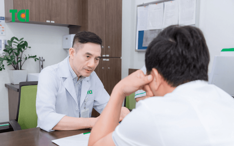 Thăm khám sau phẫu thuật cắt bao quy đầu tại Thu Cúc TCI