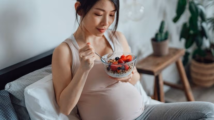 Ốm nghén thực đơn cho bà bầu 3 tháng đầu: Dinh dưỡng khoa học và giảm nôn hiệu quả