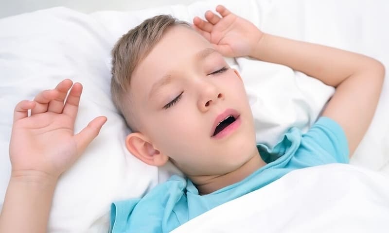 Trẻ 3 tuổi ngủ ngáy không phải lúc nào cũng đáng lo