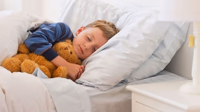 Trẻ 5 tuổi ngủ mấy tiếng 1 ngày?