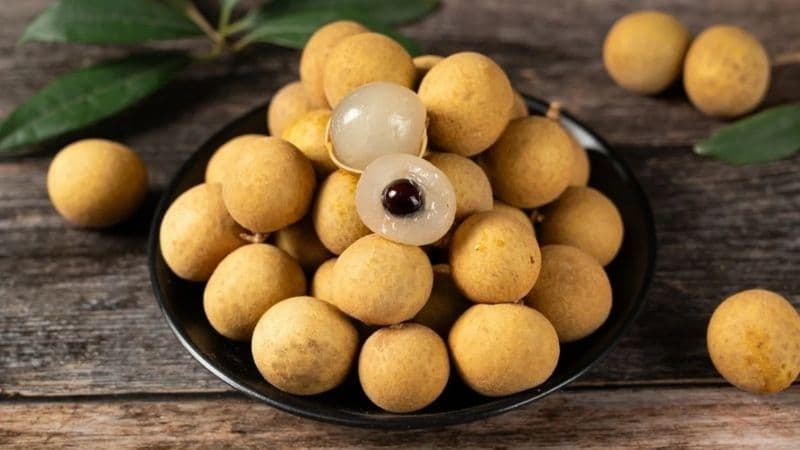 Nhãn cung cấp vitamin C, kali, sắt và chất chống oxy hóa, hỗ trợ mẹ phục hồi sau sinh mổ.