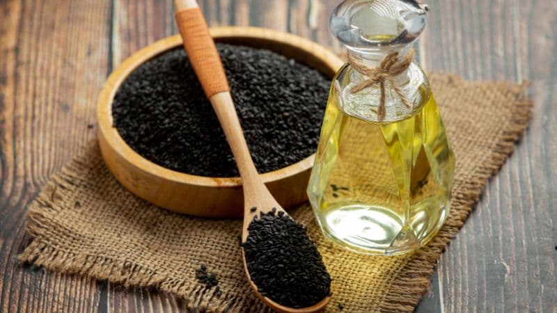 Mẹ bầu nên ăn mè đen với lượng phù hợp, chú ý dị ứng, tiêu hóa và lựa chọn hạt sạch, an toàn.