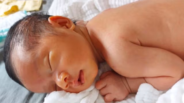 Trẻ sơ sinh da đen sau có trắng không?