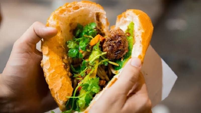 Nhiều người hoang mang không biết bị ngộ độc bánh mì phải làm sao để sơ cứu ban đầu