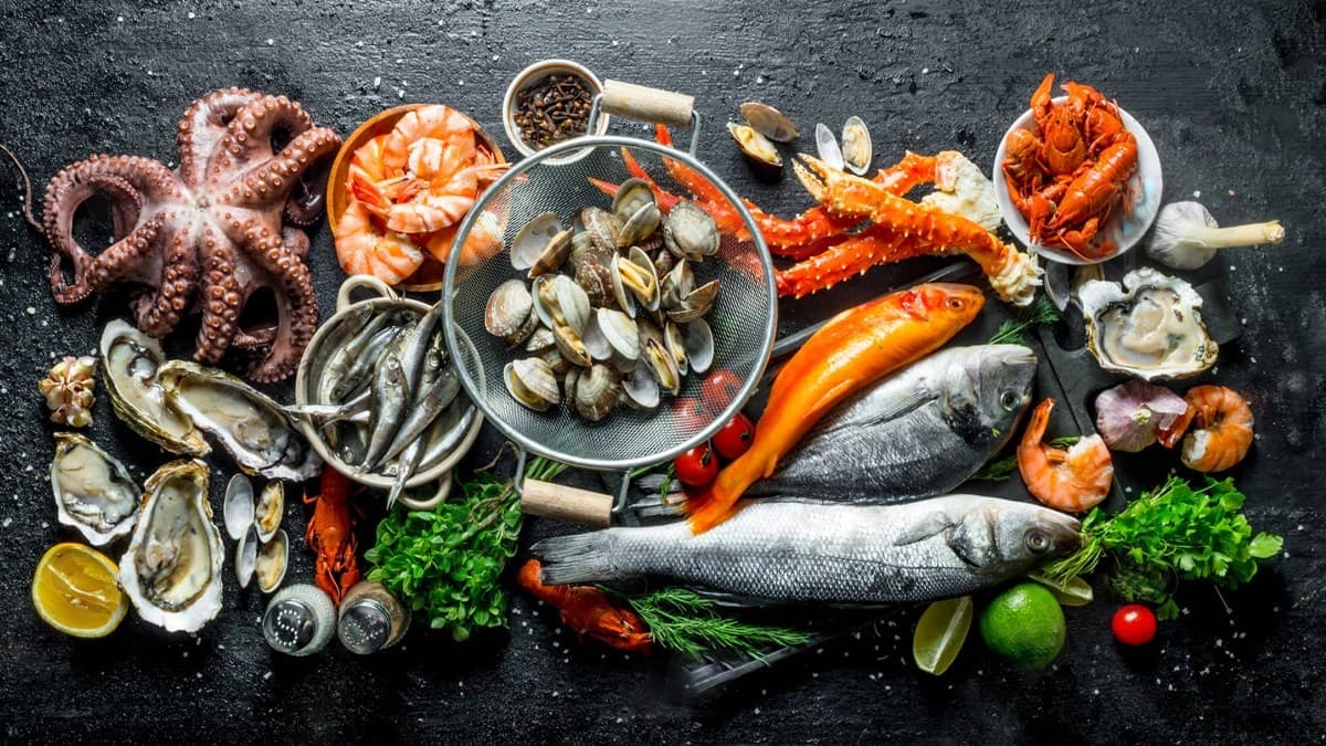 Theo quan niệm dân gian, tôm thường được khuyên hạn chế sau mổ vì lo ngại ảnh hưởng đến quá trình lành vết thương và hình thành sẹo.