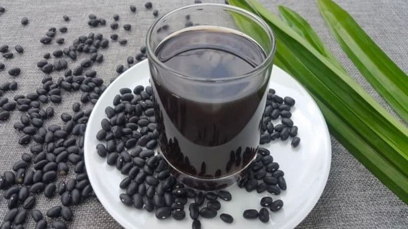 Ăn cả hạt đậu giúp mẹ nhận được chất xơ, protein và nhiều dưỡng chất hơn so với chỉ uống phần nước nấu.