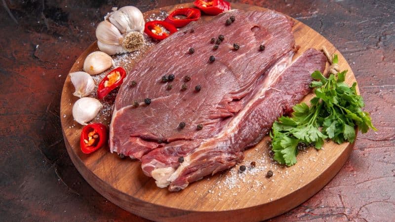 Bị ung thư có ăn được thịt bò không là thắc mắc của nhiều người