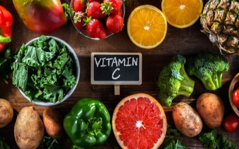 Vitamin C có trong trái cây giúp bổ sung dinh dưỡng cho người bị sỏi mật