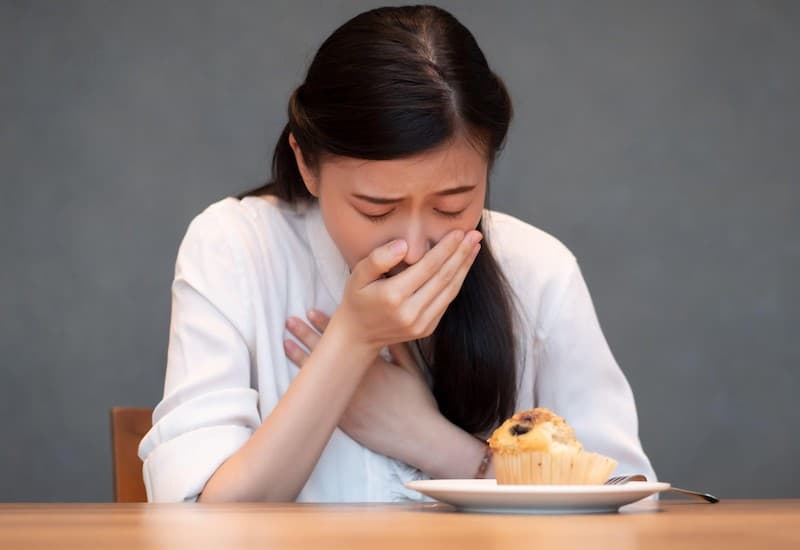 Đầy hơi thượng vị đôi khi chỉ xuất hiện tạm thời sau khi ăn quá no, ăn nhanh hoặc sử dụng những thực phẩm dễ gây sinh hơi