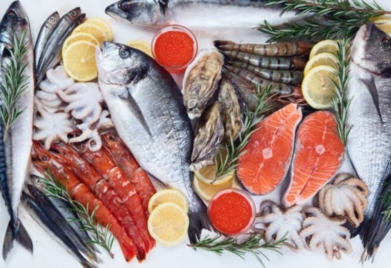 Hải sản cung cấp protein, omega-3 cùng nhiều vitamin và khoáng chất cần thiết cho cơ thể