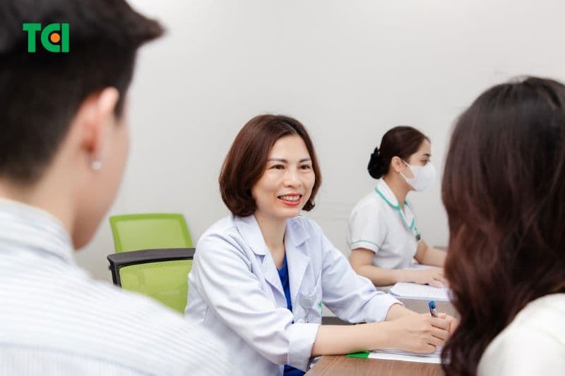 Thăm khám chuyên khoa Nội thần kinh Thu Cúc TCI để chẩn đoán và điều trị tổn thương dây thần kinh vùng họng.
