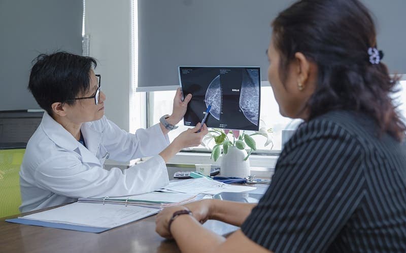 Khám tuyến vú khi có dấu hiệu ung thư sớm