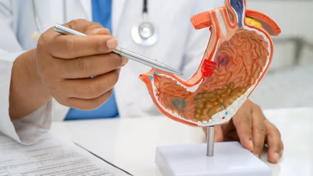 Viêm loét bờ cong nhỏ dạ dày có nguy hiểm không?