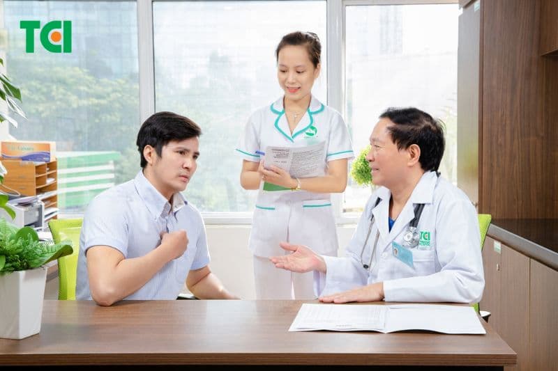 Sau khi uống mật ong, nếu có triệu chứng tim mạch bất thường thì nên đi khám chuyên khoa sớm.