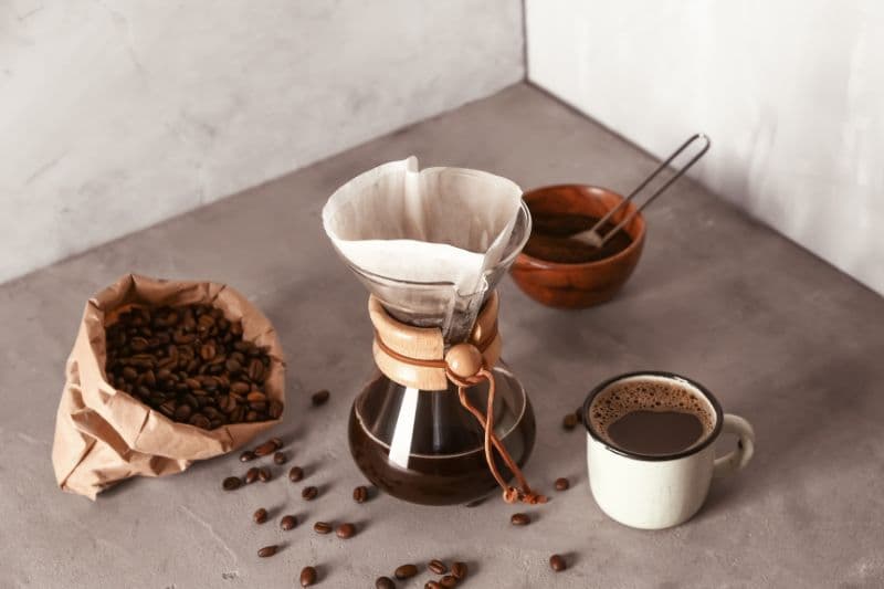 Người mắc bệnh tim mạch nên thận trọng khi uống cà phê và tham khảo ý kiến bác sĩ về giới hạn sử dụng phù hợp với tình trạng sức khỏe.