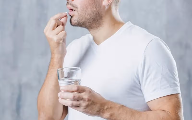 Lỡ uống PEP trễ 1 tiếng, nên uống ngay khi nhớ ra và tiếp tục phác đồ theo hướng dẫn