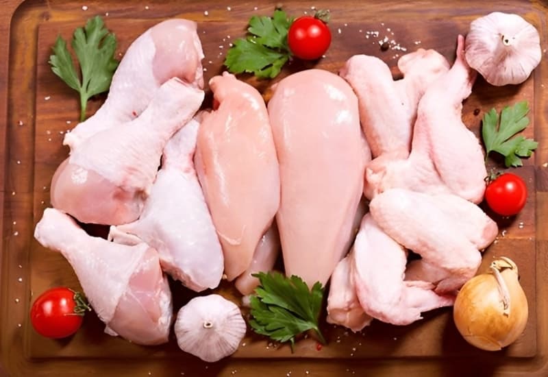 Thịt gà cung cấp protein và dưỡng chất cần thiết cho cơ thể
