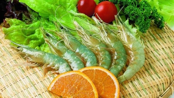 Tôm cung cấp omega-3 và DHA, hỗ trợ sự phát triển não bộ và hệ thần kinh của thai nhi.