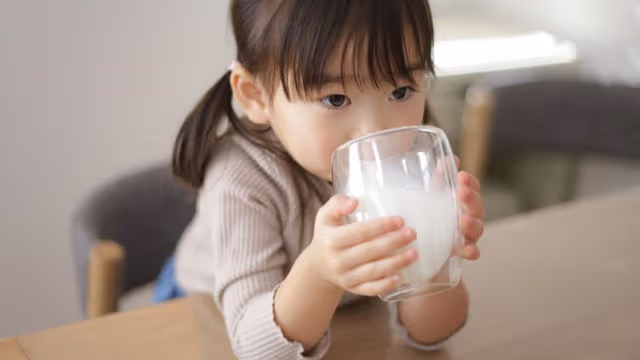 Trẻ bị viêm ruột có nên uống sữa? 5 điều cha mẹ cần lưu ý khi chăm sóc trẻ