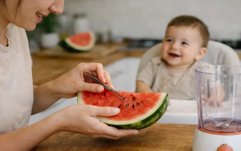 Một số trẻ cần thận trọng khi ăn dưa hấu trong thời gian bị ốm