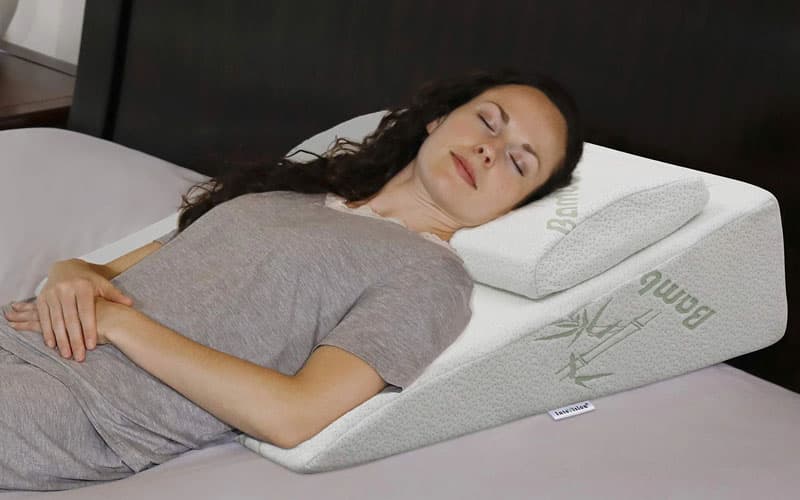 Kết hợp gối kê cao giúp giảm nguy cơ trào ngược dạ dày khi ngủ