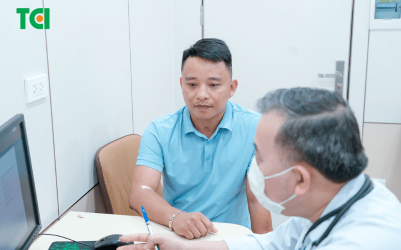 Tư vấn cho khách hàng sau nội soi đại tràng tại Thu Cúc TCI