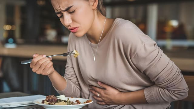 Người bị viêm dạ dày nên ăn gì để giảm đau, trung hòa axit và phục hồi niêm mạc?