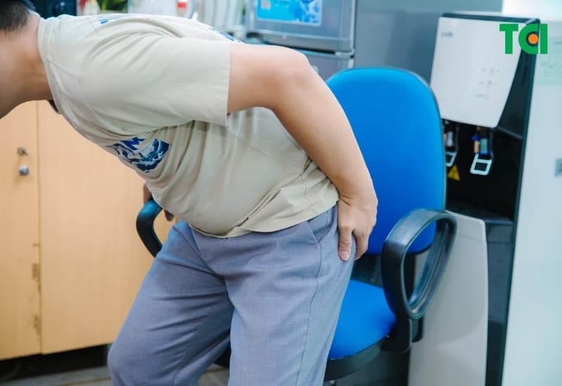 Đau rát, ngứa và nóng hậu môn có thể xuất hiện khi búi trĩ bị kích thích