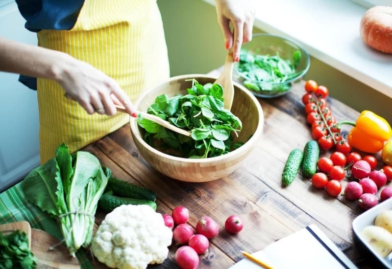 Duy trì thói quen sinh hoạt và chế độ ăn phù hợp giúp hạn chế nguy cơ hình thành sỏi thận