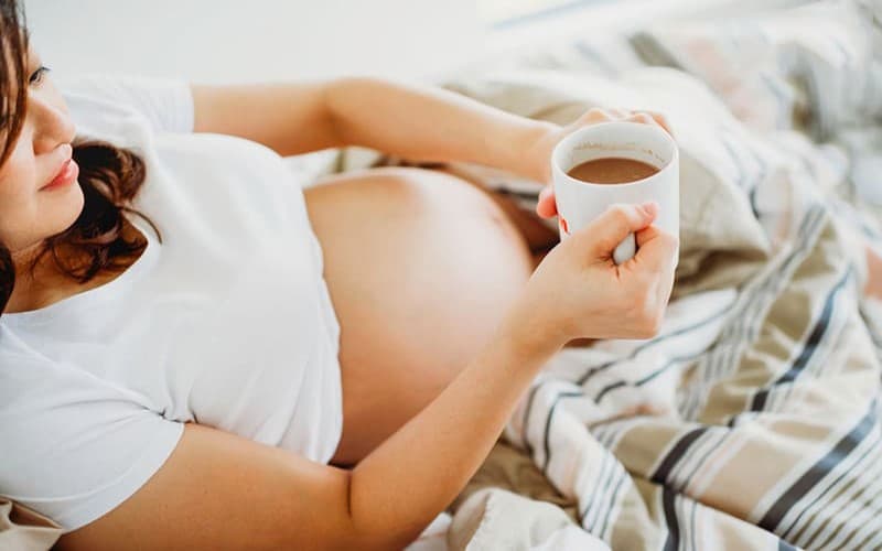 Những lưu ý trước khi dùng đồ uống giúp bà bầu dễ ngủ