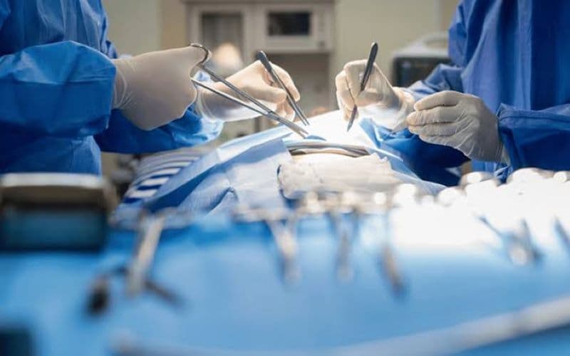 Phẫu thuật nứt kẽ hậu môn cấp thường không phải lựa chọn điều trị ban đầu