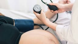 Tăng huyết áp thai kỳ: Nguyên nhân, dấu hiệu, biến chứng và cách điều trị