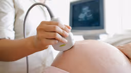Thai chậm tăng trưởng là gì? Nguyên nhân, dấu hiệu và cách xử trí