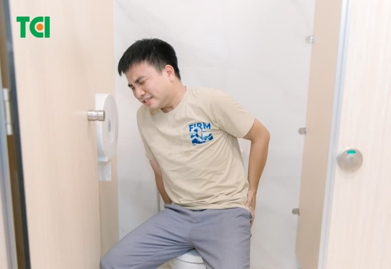 Búi trĩ bị kích ứng kéo dài có thể gây ngứa, nóng rát và viêm nhiễm