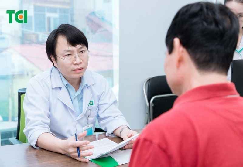 Vệ sinh đúng cách, tái khám định kỳ và theo dõi các dấu hiệu bất thường giúp phát hiện sớm nhiễm trùng hoặc tái phát