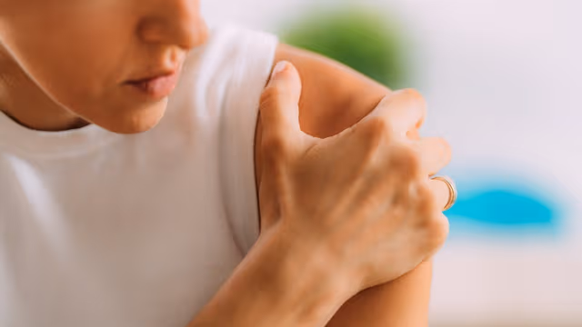 Viêm quanh khớp vai: 4 cách phòng ngừa biến chứng là gì?