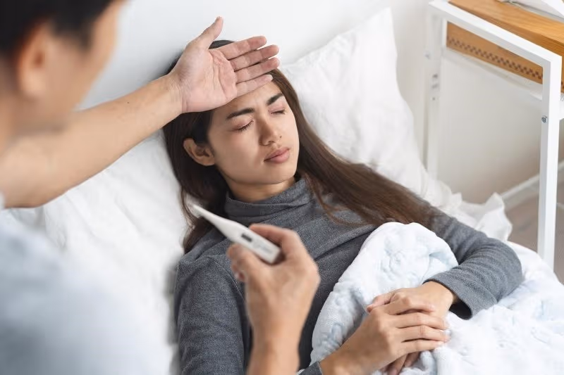 Người đang sốt, cảm thuộc nhóm những người không nên ăn yến sào trong thời điểm cơ thể chưa ổn định.