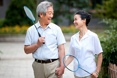 Thực hiện chế độ ăn uống, sinh hoạt, luyện tập thể dục sẽ hạn chê được tình trạng viêm xương khớp.