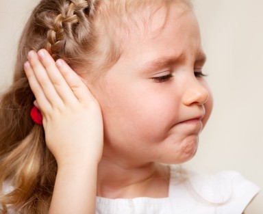 Triệu chứng bệnh viêm tai giữa ở trẻ