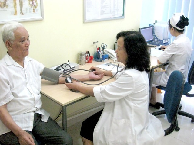 Người bệnh nhồi máu cơ tim cần được thăm khám bệnh thường xuyên