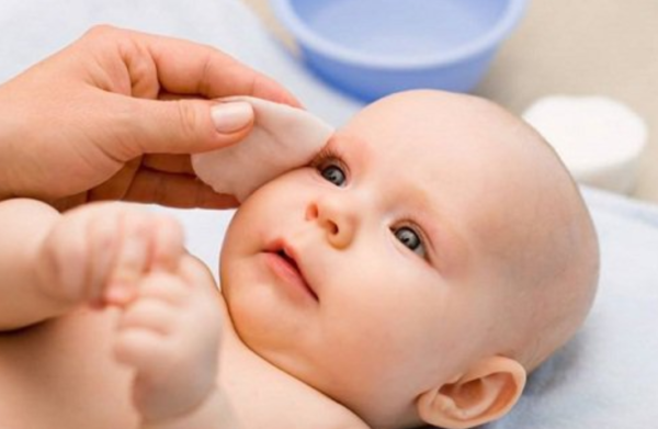 khám mắt cho trẻ sinh non